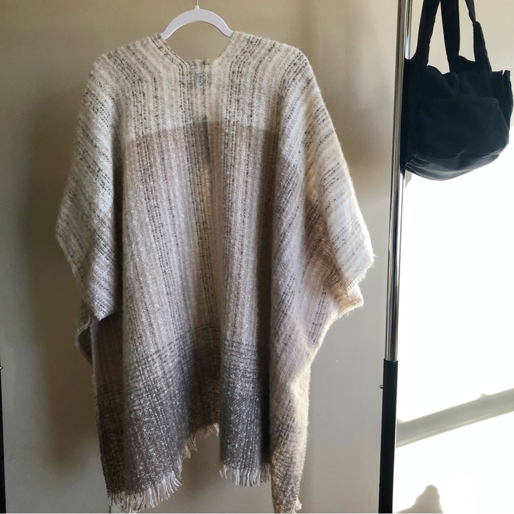Max Comfort Wrap Shaw 1/2 sleeve cream and brown plaid